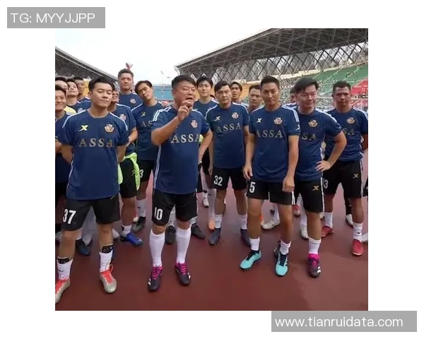 明星同框：演员与足球巨星的精彩合影瞬间展示魅力与风采